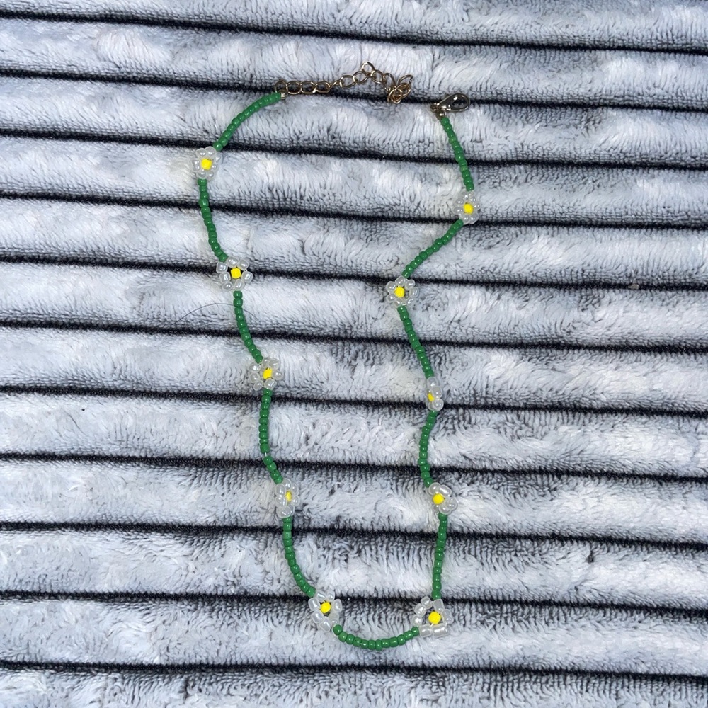 green and white flower choker necklace